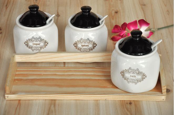 厨房陶瓷调味罐三件套 有盖带小勺木托架防潮厨房用具】价格,厂家